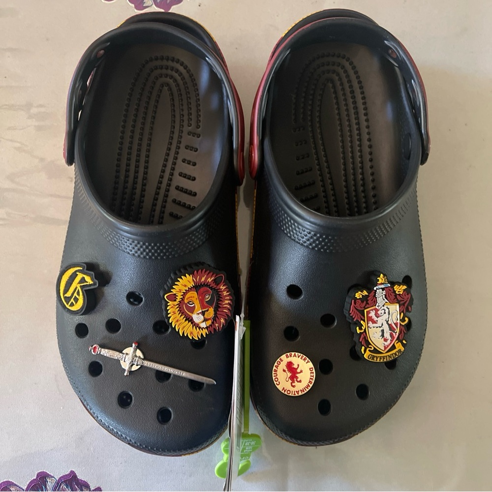 CROCS Harry Potter Gryffindor Classic Clog 210553 with Jibbitz Size M6 W8 NEW